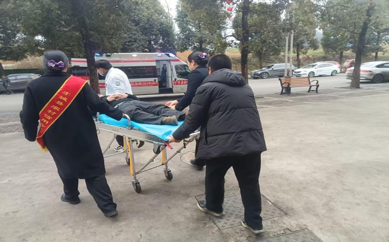 及時搶救。