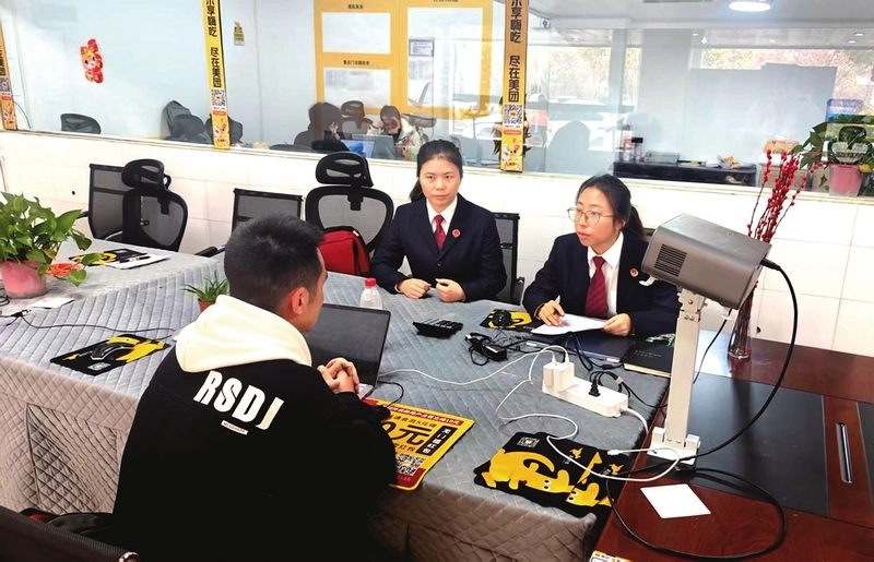 檢察干警送法進企業。