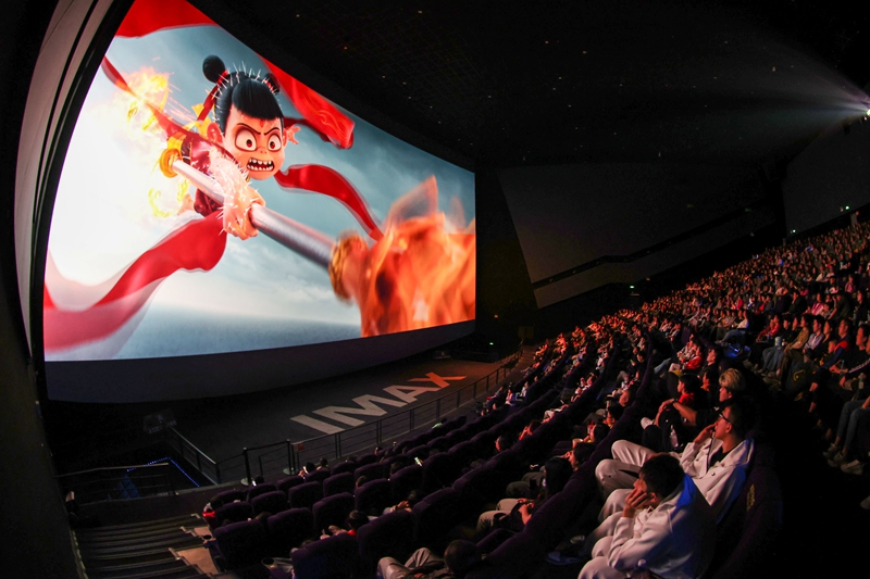觀眾在IMAX-GT廳觀看《哪吒2》