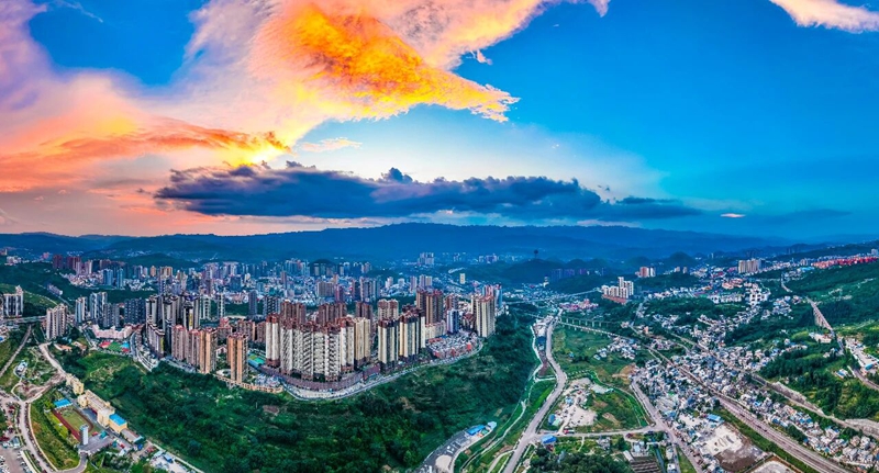 盤州城區大景(易俊 攝).jpg