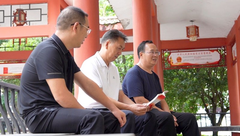 盤州開展普法工作(馬云 攝).jpg