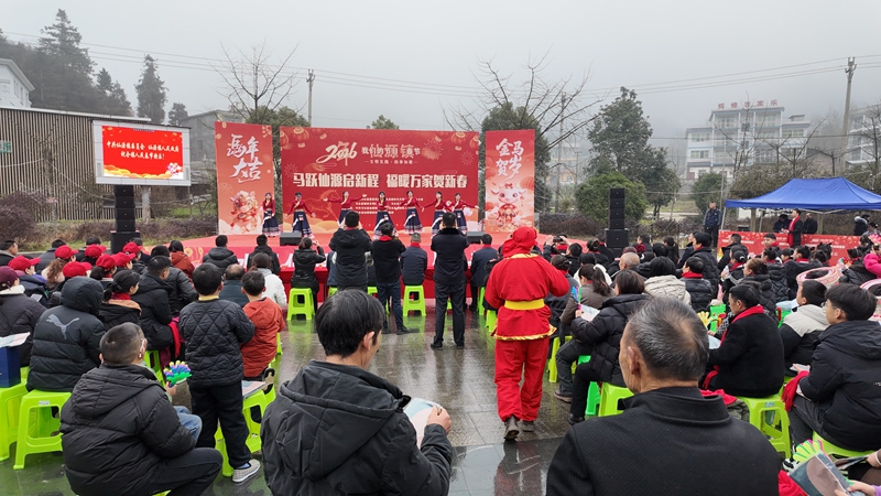 4、仙源鎮(zhèn) “村晚” 開演，現(xiàn)場座無虛席人氣旺。習(xí)水縣融媒體中心供圖.JPG