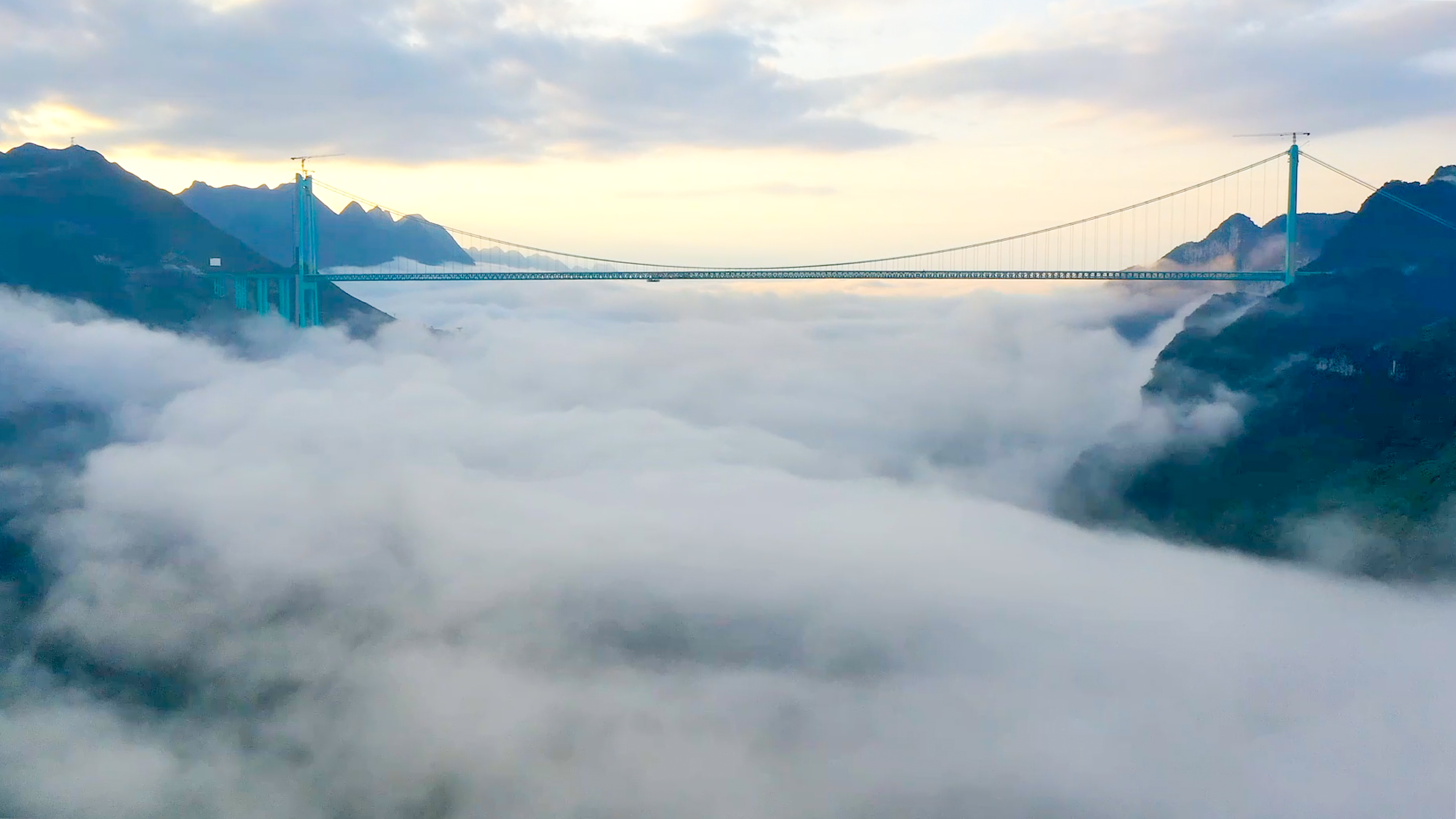 探訪團走進“世界第一高橋”花江峽谷大橋。動靜貴州視頻截圖