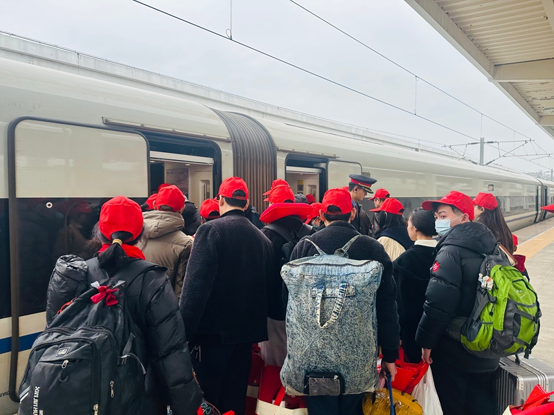 返鄉人員從浙江出發1彭靜 攝