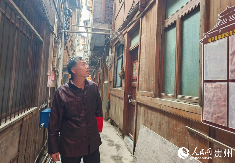 1 正在“喊寨”的陸新路。人民網 龍章榆 攝