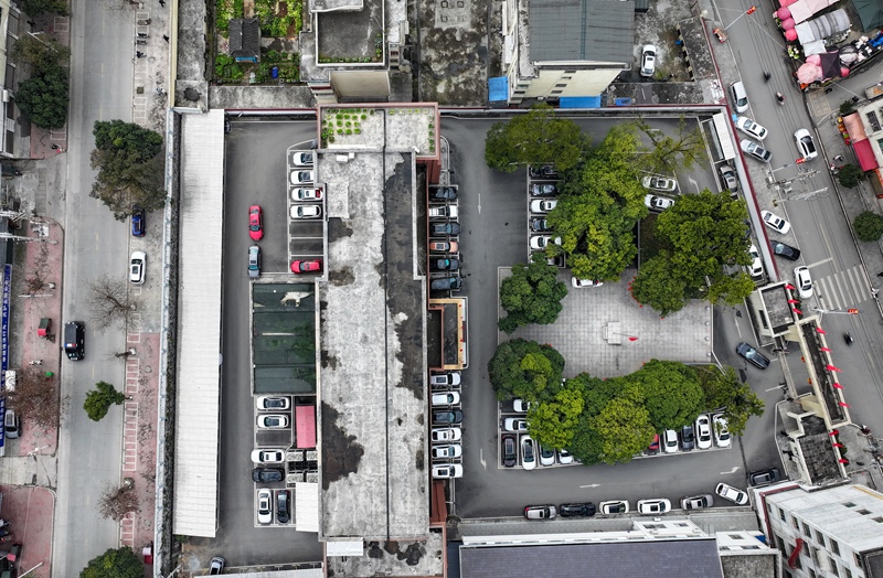免費開放停車位航拍圖。