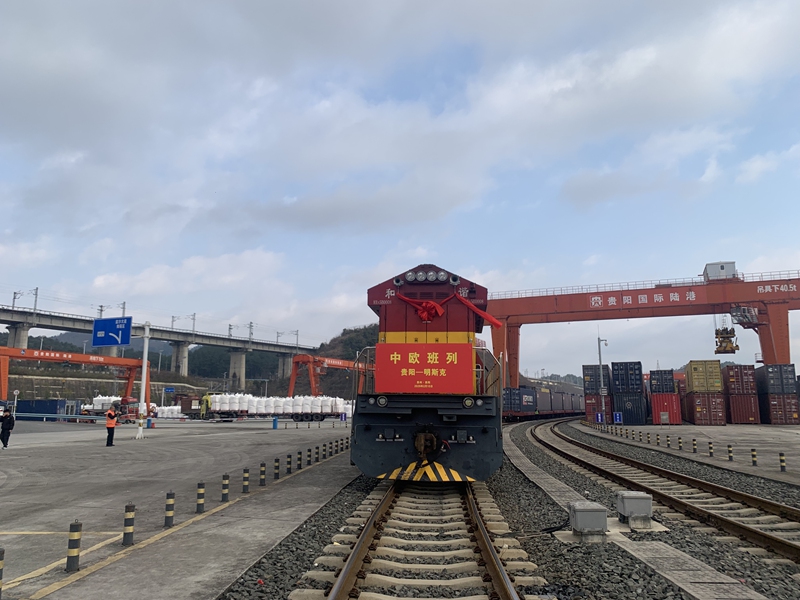 2 “貴州造”吉利汽車KD件首次實(shí)現(xiàn)一站式“集拼出海”