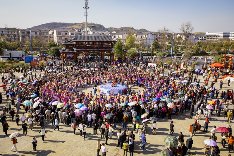 1 苗族跳花  王興文  攝