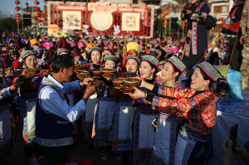 3 “高山流水”熱情迎客  程洪凱 攝