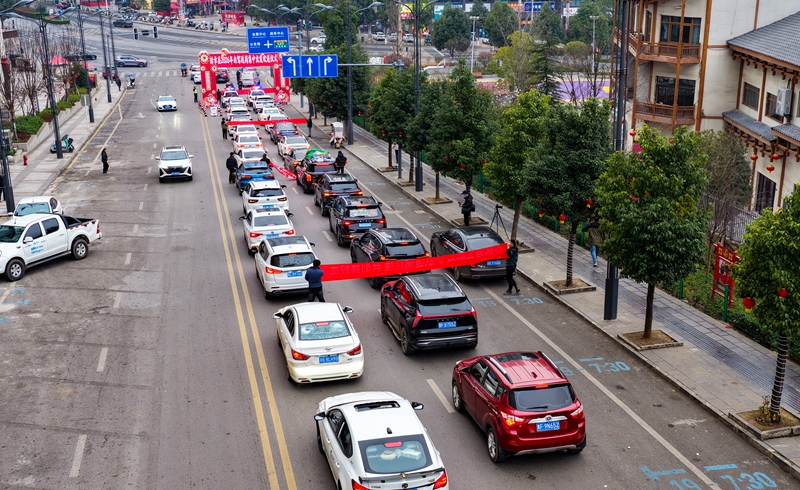 赫章縣2026年勞務人員返崗集中出發 陳春志 攝1.JPG