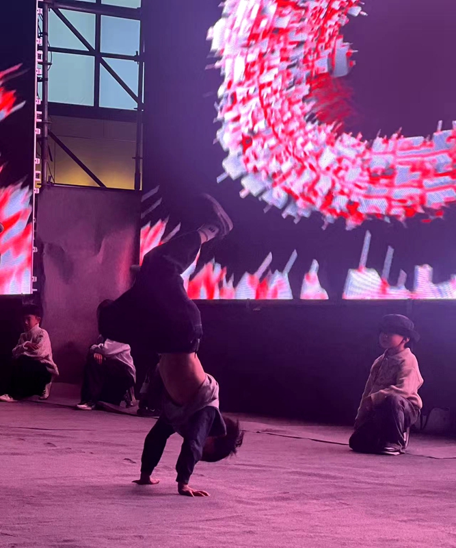 活動現場，少兒街舞表演。任思宇 攝