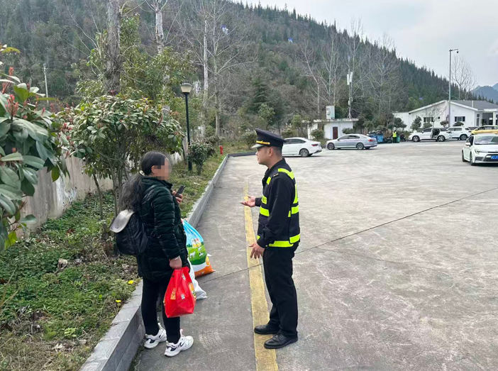 轉(zhuǎn)移到停車區(qū)安全區(qū)域?qū)π腥税踩窘逃?></p>
<p style=