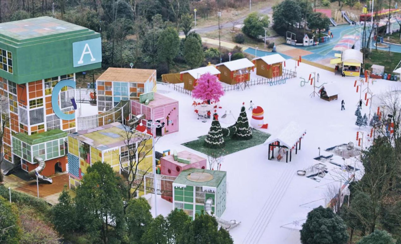 息烽南山積木世界“童話雪鄉”開園。