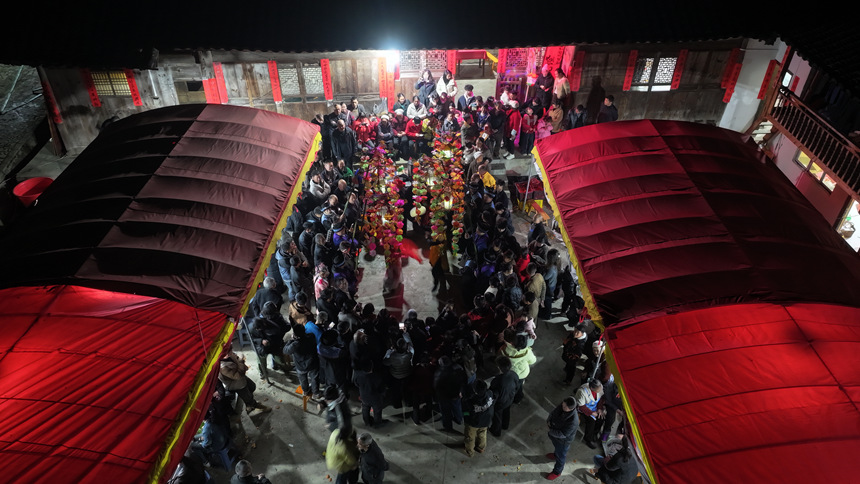 非遺花燈鬧新春 傳統村落年味濃。