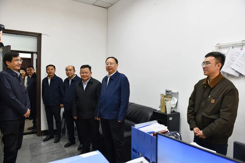 慰問廳防御處干部職工。