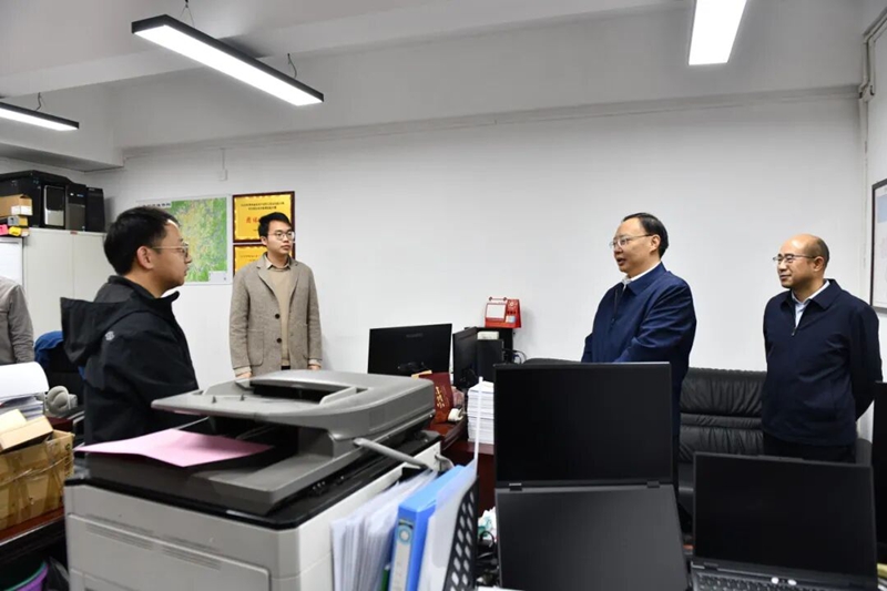 慰問廳水資處干部職工。