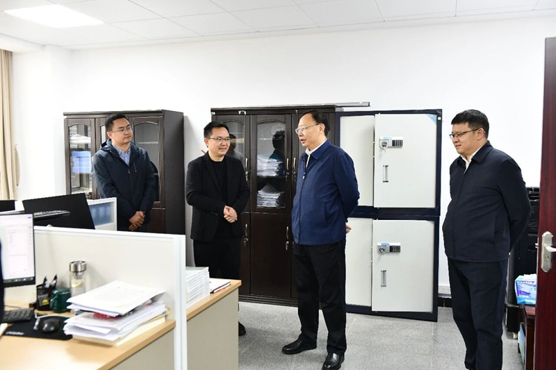 慰問廳煙水處干部職工。