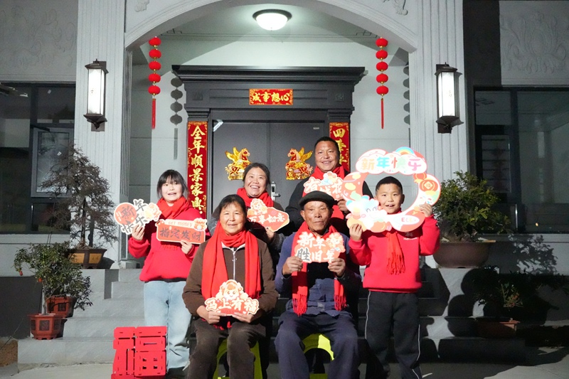 馬子龍的全家福。陶星吉攝