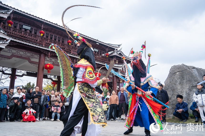 地戲表演。人民網(wǎng) 陽茜攝