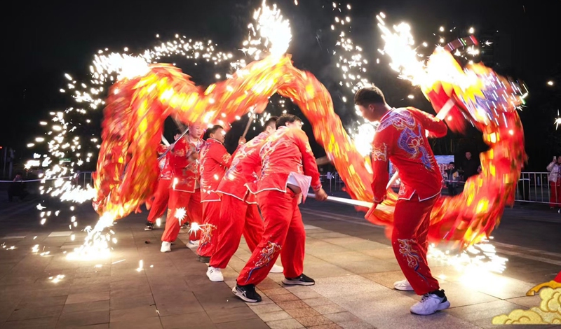 1、春節期間全區各大商圈舉辦的年俗活動。