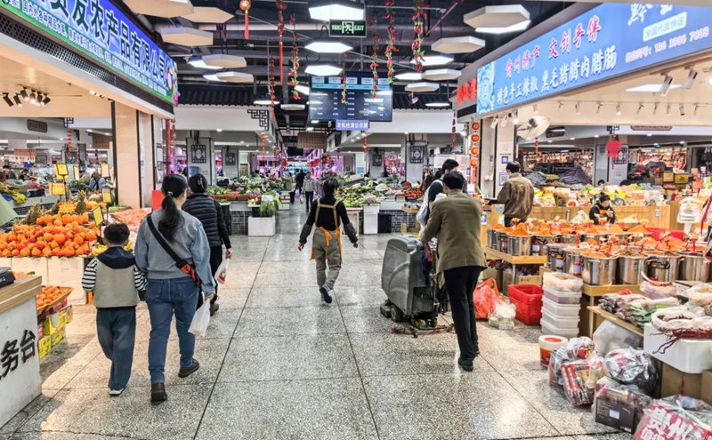 2.市場內(nèi)進(jìn)行地面清潔。