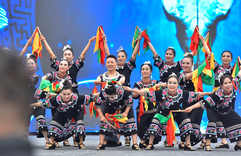 舞蹈《花鼓戀歌》表演。