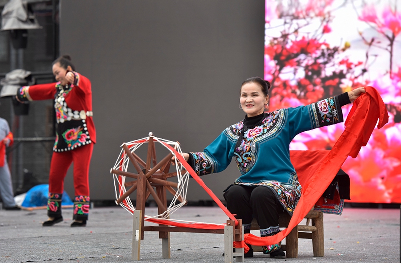 舞蹈《苗嶺山上的兒女們》。