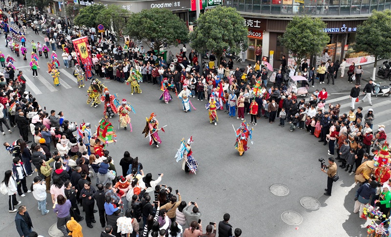 6 市民觀看踩街表演