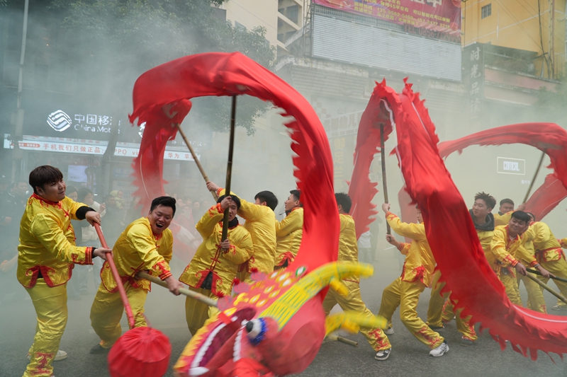 舞龍。王朝東攝