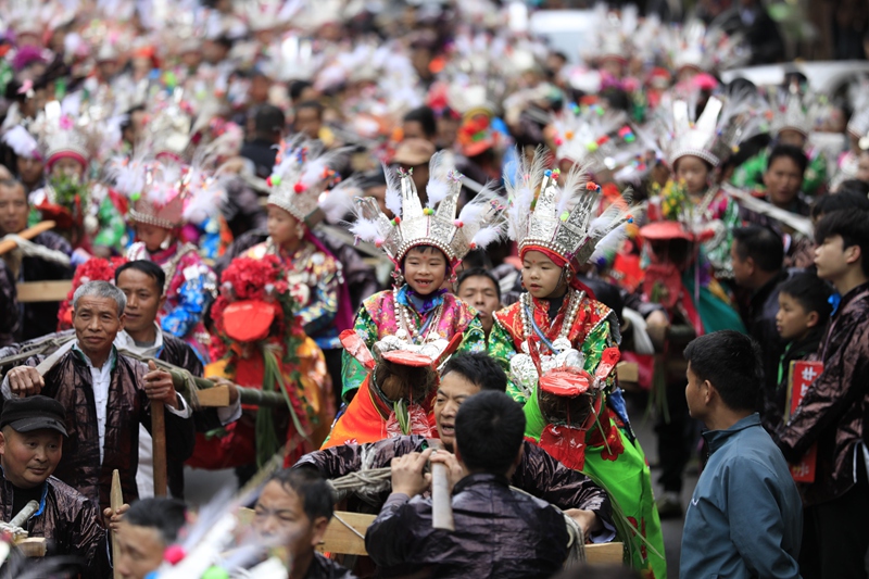 貴州黎平：黃崗侗寨“抬官人”巡游迎新春 (2)