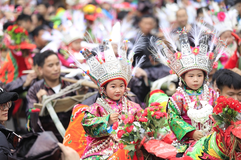 貴州黎平：黃崗侗寨“抬官人”巡游迎新春 (4)