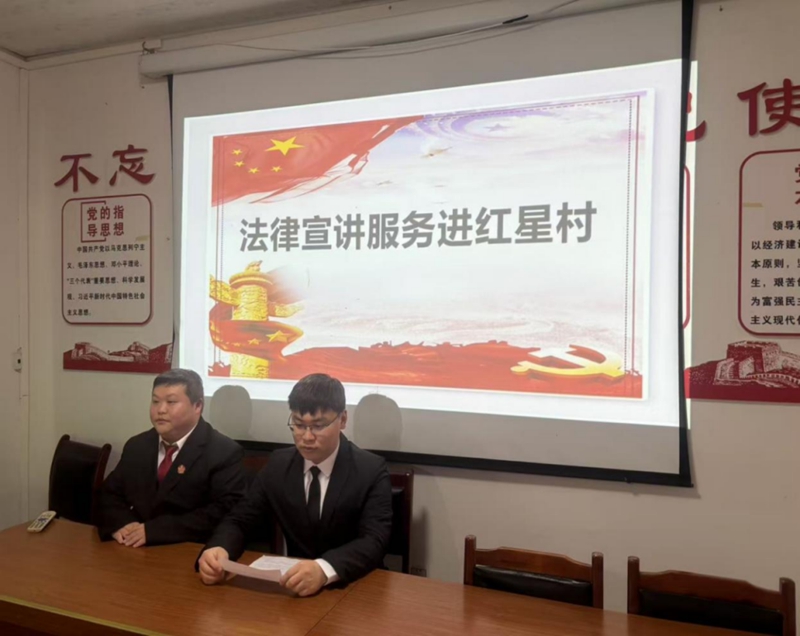 花溪法院孟關法庭:二人宣講入村寨 法治陽光暖民心.jpg