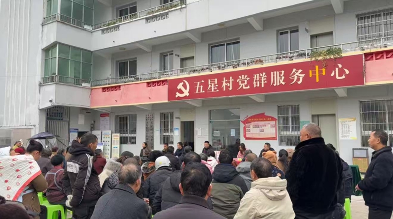 花溪法院孟關法庭:二人宣講入村寨 法治陽光暖民心.jpg