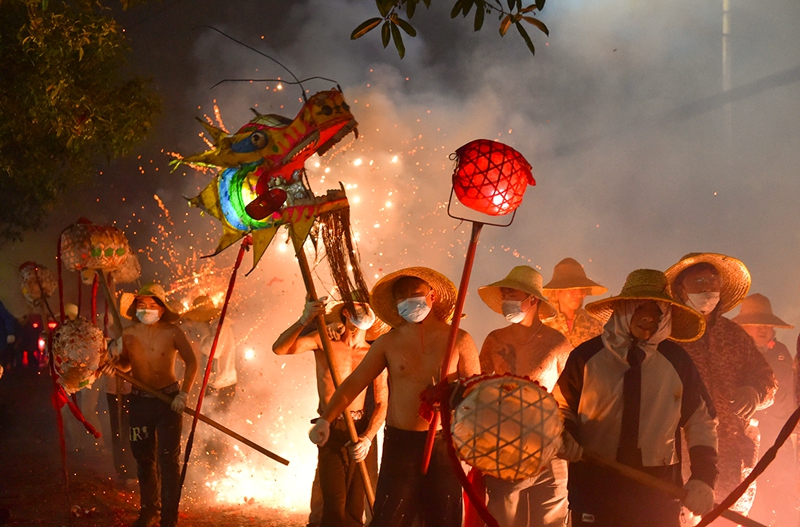 炸龍鬧新春現場。