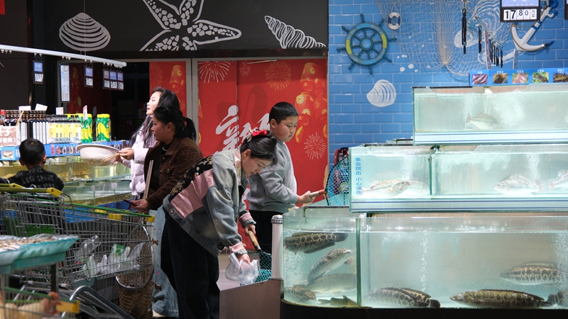 賣魚。伍會芳 攝.JPG