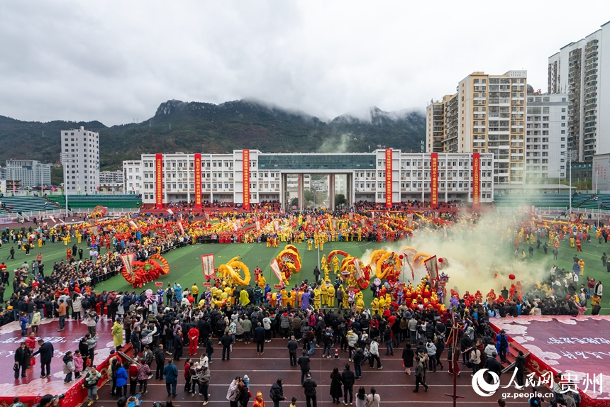 石阡縣仡佬毛龍節現場。人民網記者 涂敏攝