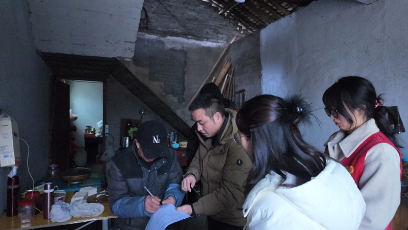 松桃麻兔村開展新春佳節(jié)愛心包發(fā)放活動(dòng)。