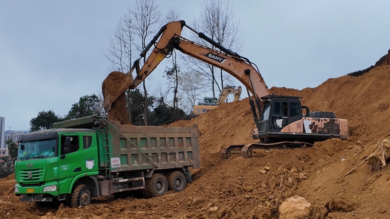 宏駿高能(貴州)智慧動力電池生產項目建設現場 胡鳳至 攝