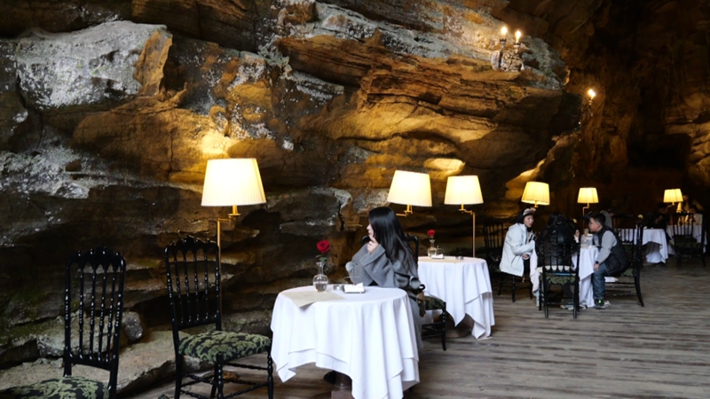 “咖啡+洞穴+瀑布”打造文旅新場景。