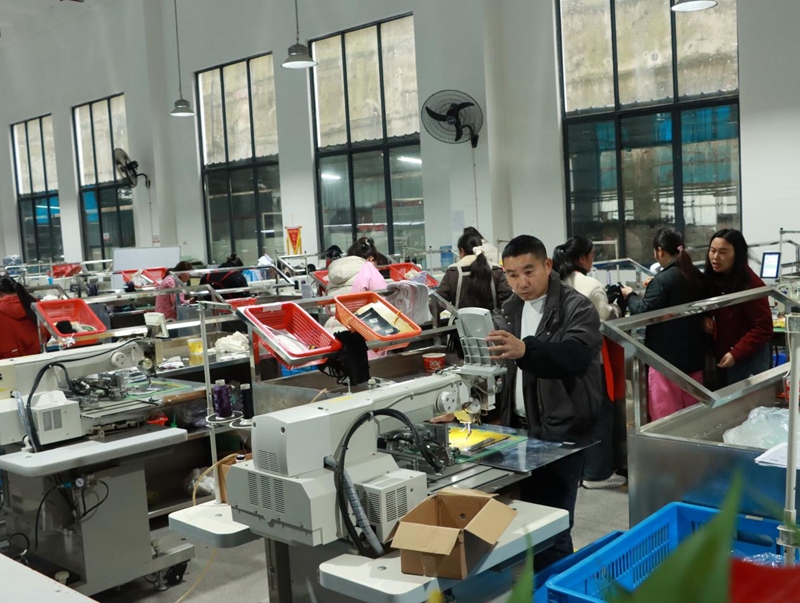 貴州銅仁:企業(yè)復工復產(chǎn) 全力沖刺一季度“開門紅”。