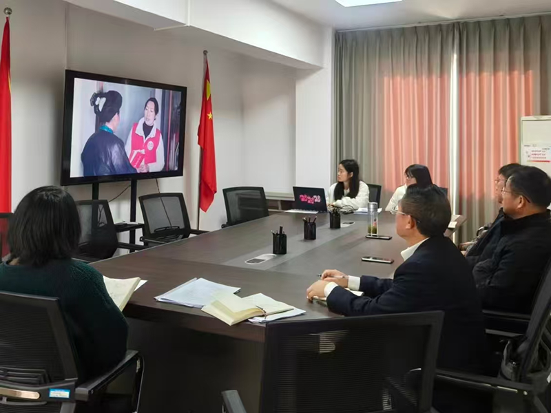 審閱劇目。晏慧敏供圖