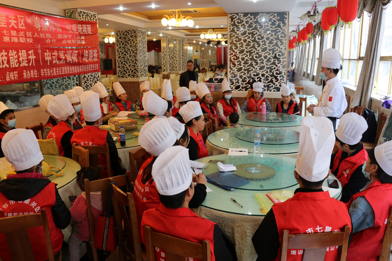 職業技能提升(中式烹調師)培訓班。李金苗攝