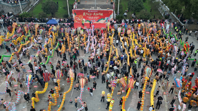 貴州思南舞龍祈福。