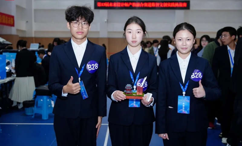 “以賽促學” 。