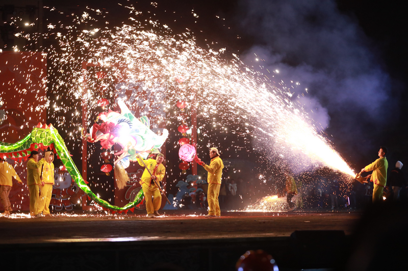 “祥龍競技”和“花筒王”輪番上演。