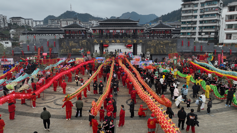 貴州臺江縣城人聲鼎沸。