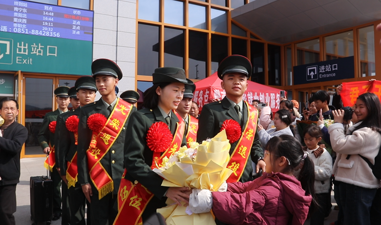 “戎”歸故里！獨山暖心迎接16名退役軍人光榮返鄉