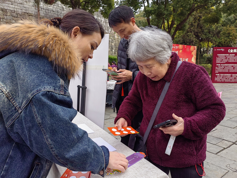 書香作伴鬧元宵。