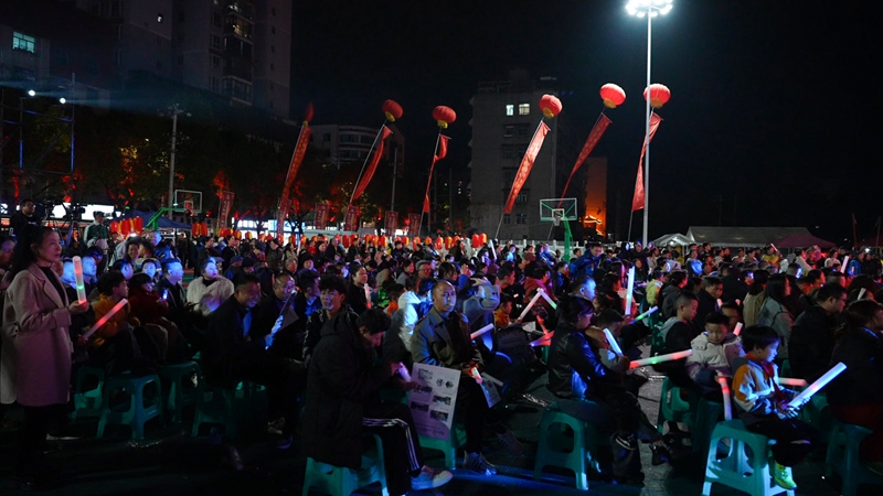 精彩的文藝演出。