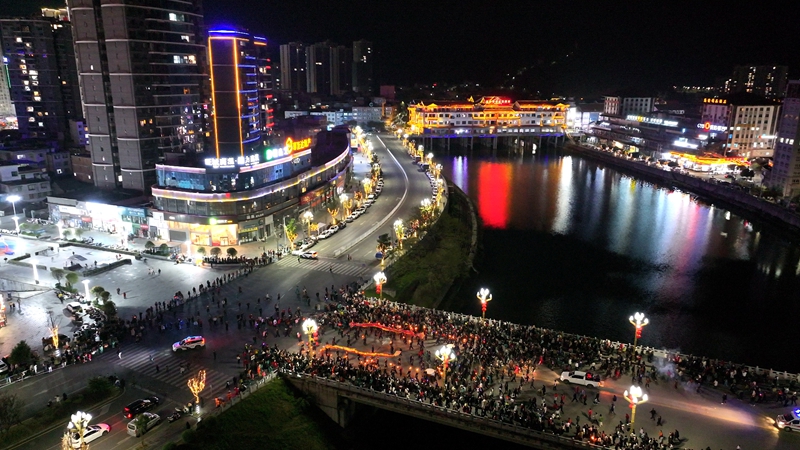 火龍鬧元宵。